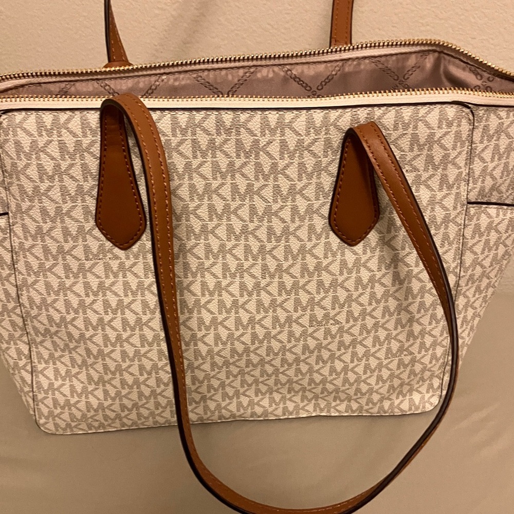 Michael Kors White and Brown Tote Bag - Picture 7 of 16
